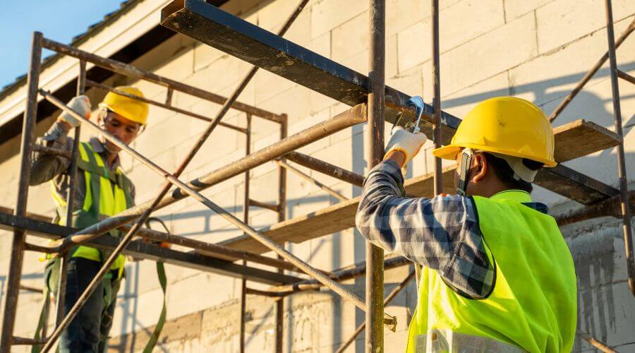 Professional gutter cleaning in Savage, MD